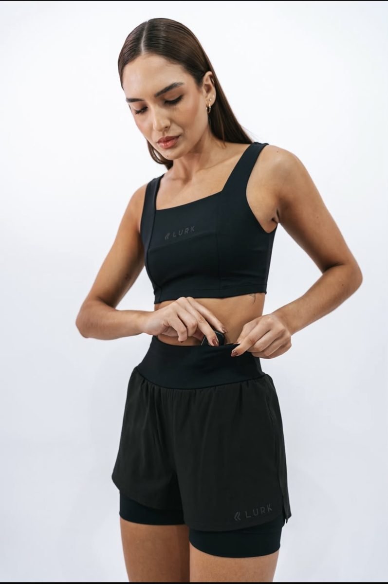 Top e short preto fitness